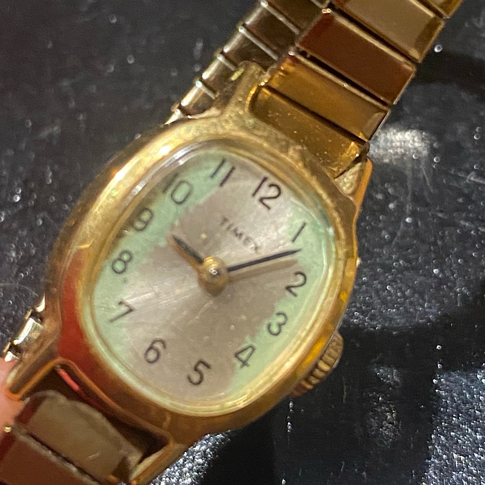 Timex women’s vintage fashion watch gold tone